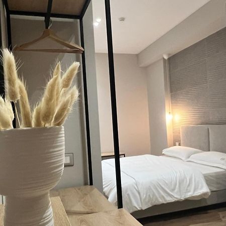Enzo Rooms & Apartment Blloku Tirana Exterior foto