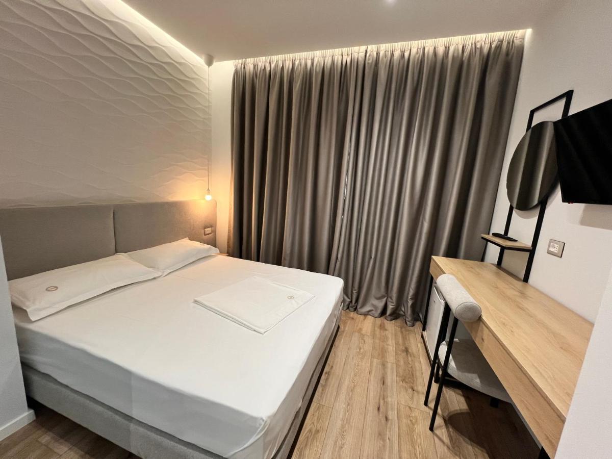 Enzo Rooms & Apartment Blloku Tirana Exterior foto