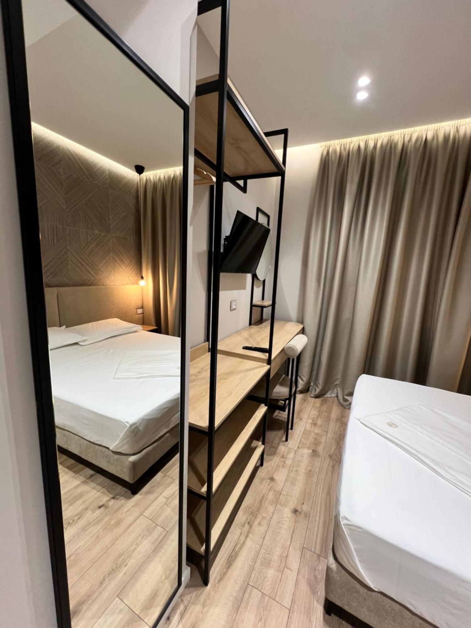 Enzo Rooms & Apartment Blloku Tirana Exterior foto